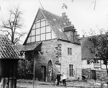 Das "Romanische Haus" auf dem Burghof (Hofseite), ca. 1913.