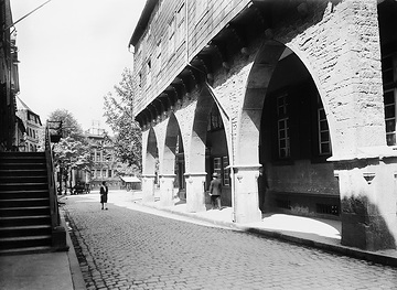 Bogengang des ehemaligen Gildehauses (16. Jh.) an der Marktstraße, ca. 1913.