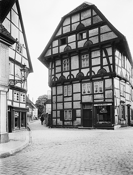 Fachwerkhaus von 1585 in der Wiesenstraße: Haus Winkelmann, ca. 1913.