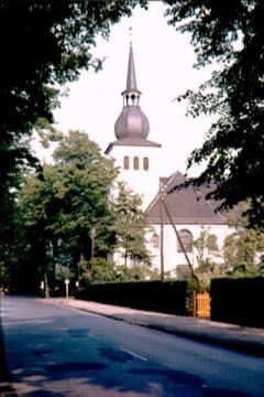 Die katholische Pfarrkirche St. Laurentius in Westerwiehe, errichtet 1923