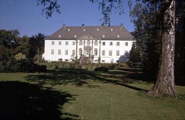 Schloss Alme, Haupttrakt von der Gartenseite