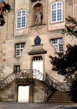 Ehem. Benediktinerkloster (1052-1803) und bischöfliches Schloss Iburg: Barockes Eingangsportal (bauliche Erneuerung der Anlage durch Johann Conrad Schlaun 1750-1755)