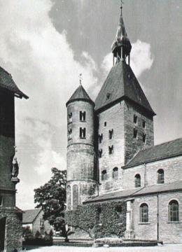 St. Bonifatius-Kirche: Westbau und Langhaus von Südosten (ehemalige Stiftskirche in Freckenhorst)