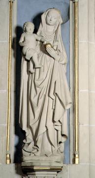 Kath. Pfarrkirche St. Clemens: Madonna mit Apfel als Symbol des Sündenfalls, Gotik, um 1450 (Baumberger Sandstein, 154 cm)