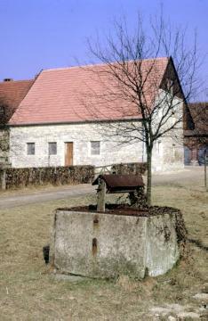 Ziehbrunnen eines Bauernhofes in den Baumbergen zwischen Havixbeck und Nottuln, 1972