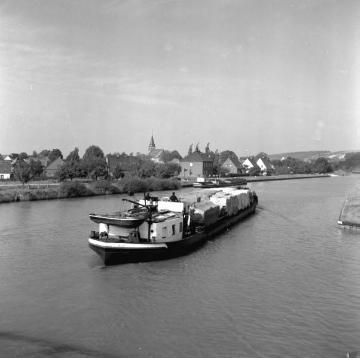 Frachtschiffe auf dem Dortmund-Ems-Kanal bei Riesenbeck