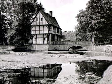 Schloss Steinfurt: Aa-Brücke mit Torhaus zur Vorburg