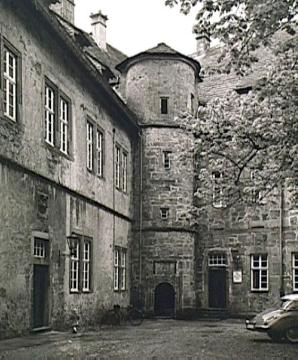 Burg Dringenberg, hofseitige Teilansicht mit Treppenturm