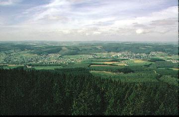 Blick vom Kindelsberg (618 m) auf Eichen