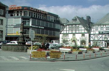 Marktplatz mit den Fachwerkgebäuden von Konditorei Feldkamp und Gasthaus Jägerhof