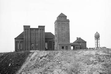 Luftschachtanlage der stillgelegten Zeche Preußen II mit Wasserturm der Ruhrwasserleitung