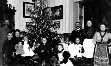 Försterei Obereimer: Försterfamilie Goebel und Hauspersonal am  Weihnachtsabend 1908