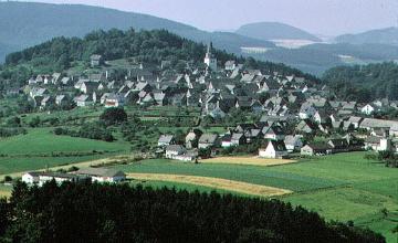 Blick auf Eversberg vom Eversberger Stadtwald