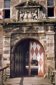 Schloss Raesfeld: Portal mit Wappengiebel