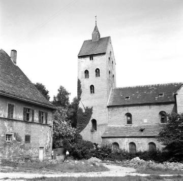Kirche St. Peter und Paul: Turm und Langhauspartie der ehemaligen Stiftskirche in Gehrden