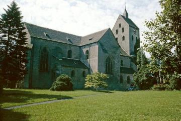 Kirche St. Peter und Paul: Nordansicht der ehemaligen Stiftskirche in Gehrden