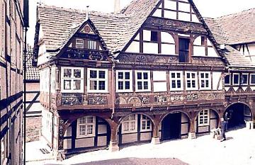 Das Rathaus von Schwalenberg, ca. 1961: Fachwerkbau der Weserrenaissance, erbaut 1579 und ältestes Haus der Stadt