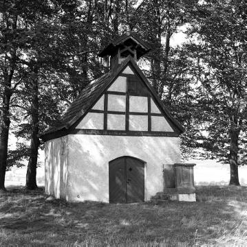 Die Schonlau-Kapelle, einziges Überbleibsel des mit Gründung Dringenbergs um 1323 aufgelösten Dorfes "Schonloe", um 1780 wieder hergerichtet - Aussenkanzel von 1675