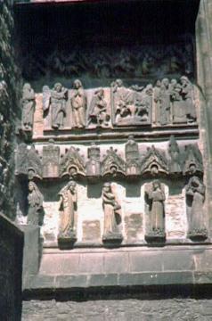 St. Liborius Dom: Skulpturenzyklus am Querschiff, Reste eines Brautportales aus dem 13. Jahrhundert