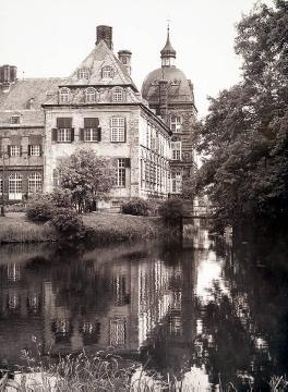 Schloss Hovestadt, Südseite mit Gräfte - erbaut 1563-1572, Renaissance, Baumeister: Laurenz von Brachum