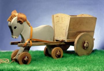 Holzpferdchen mit Wagen: Kinderspielzeug des 20. Jahrhunderts - Sammlung Lasthaus, Münster