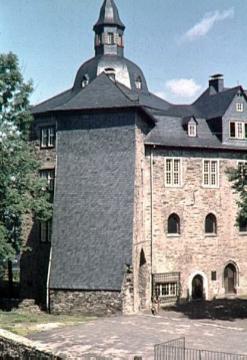 Teilansicht vom Innenhof des Oberen Schlosses und dem Turm