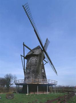 Restaurierte Windmühle in Lette