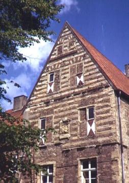 Merveldter Hof: Seitenflügel mit Werksteingliederung im Specklagenmuster - ehemaliger Burgmannshof, erbaut 1561