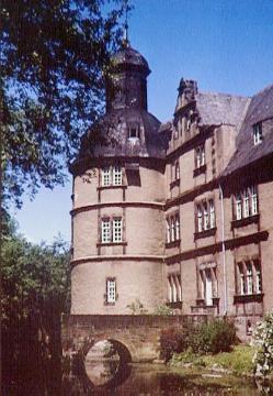 Schloss Neuhaus, Teilansicht mit einem Pavillonturm