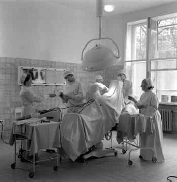 Operationssaal in einer Lungenheilstätte (ohne weitere Angaben), evtl. Westfälisches Landeskrankenhaus Stillenberg, Fachklinik für Erkrankungen der Atmungsorgane, Tuberkuloseheilstätte