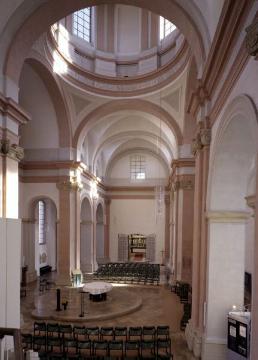 Ehemalige Dominikanerkirche St. Joseph: Kirchensaal mit Lichtkuppel