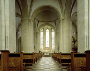 Kath. Pfarrkirche St. Ludgeri: Kirchenhalle mit Blick zum Altar