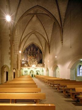 Kath. Pfarrkirche St. Jodokus: Blick in den Kirchensaal - ehem. Franziskaner-Kirche, geweiht 1511, Klosterplatz 1