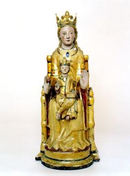 Thronende Muttergottes, Frontalansicht der Holzskulptur aus dem späten 12. Jahrhundert,  Franziskanerklosterkirche Mariae Heimsuchung