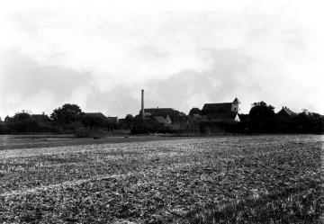 Alverskirchen, Dorfansicht mit St. Agatha-Kirche, um 1930?