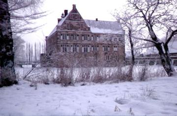 Haus Hülshoff im Winter: Herrenhaus von Westen