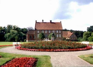 Haus Hülshoff, Schlossgarten mit Blick auf das Herrenhaus