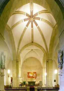 Kath. Pfarrkirche St. Ludgerus, Albersloh: Rippengewölbe der romanischen Kirchenhalle