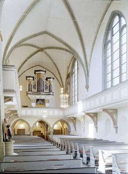 Ev. Pfarrkirche: Kirchenhalle mit Blick zum Orgelprospekt (ehem. Stiftskirche St. Maria des Zisterzienserinnenordens, erbaut im 13. Jh.)