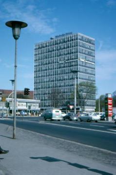 Das Iduna-Hochhaus (erbaut 1960/61) - Blick aus Richtung Wolbecker Straße