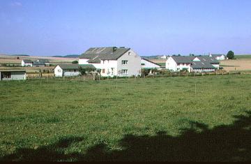 Neusiedlerhöfe, errichtet im Zuge der Aussiedlung von 44 Bauern aus dem Stadtgebiet in die Briloner Hochfläche 1958-1966