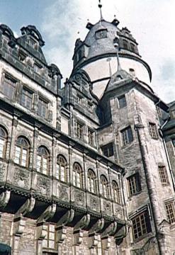 Fürstliches Residenzschloss: Hofseitige Front des Eingangsflügels mit Steingang und Treppenturm