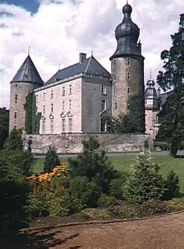 Schloss Gemen, Hauptburg mit Wehrturm und Archivturm aus Blickrichtung Zufahrtsbereich
