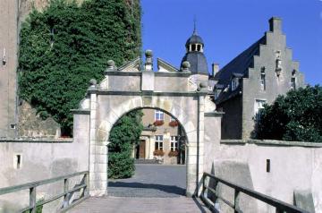 Schloss Gemen, Brückenportal mit Blick in den Schlosshof