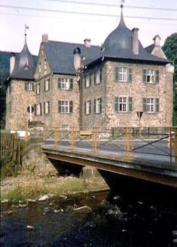 Schloss Lenhausen, Gesamtansicht mit Zufahrtsbrücke