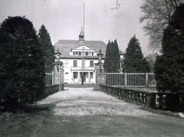 Haus Langenbrück, erbaut 1825: Haupthaus von der Zufahrtsseite, um 1940?