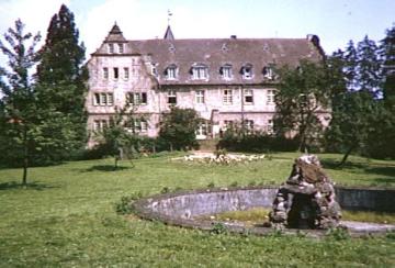 Schloss Borlinghausen, Südfront mit Schlossgarten