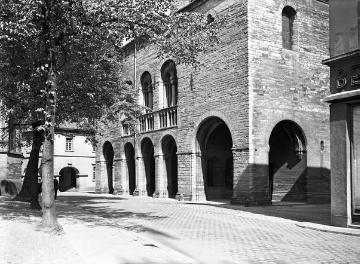 Die Vorhalle an der Westseite der Patrokli-Kirche