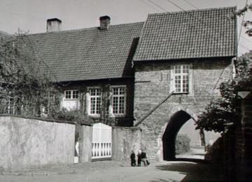 Altes Burgtor mit Herrenhauspartie des Sendenhofes (ehemaliger Burgmannshof)