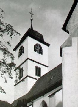 Turm der Kirche St. Heinrich und Kunigunde bei Schloss Neuhaus